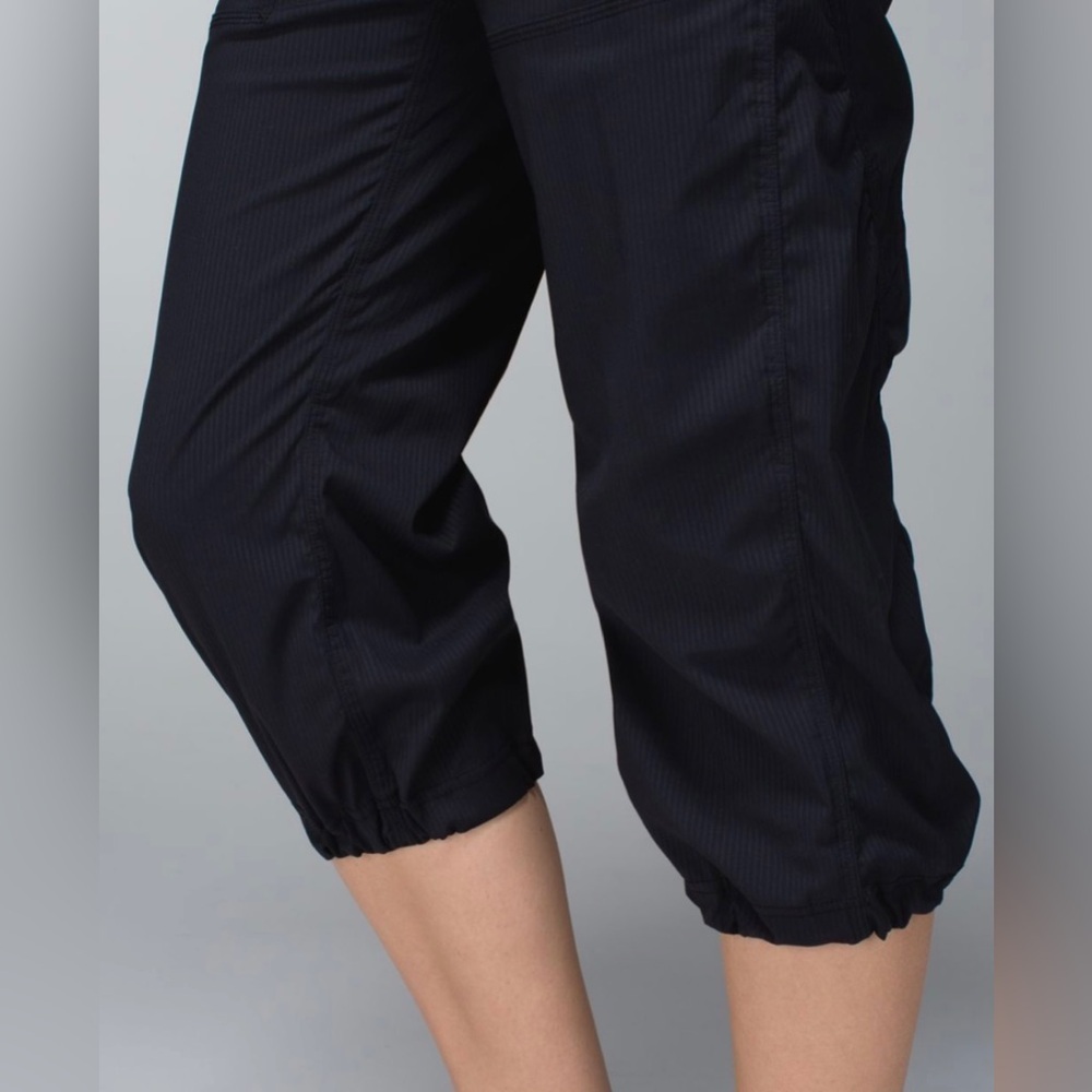 Lululemon - Studio Crop - Picture 7 of 13